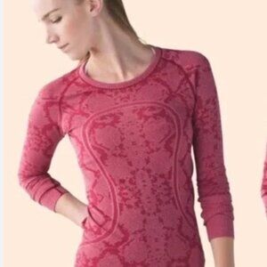 SWIFTLY TECH LONGSLEEVE